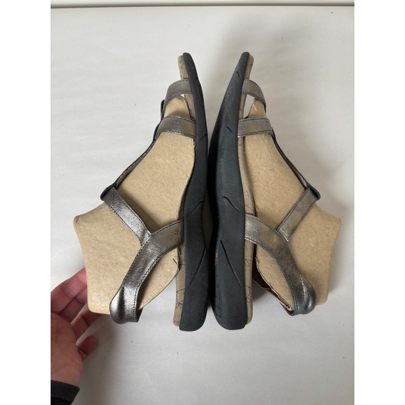 Taos Womens Trophy 2 Sandals Size 9 Pewter Strappy Comfort Adjustable Flats - Picture 5 of 11